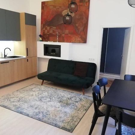 2 Bedroom Stylish Apartment In Buda بودابست المظهر الخارجي الصورة