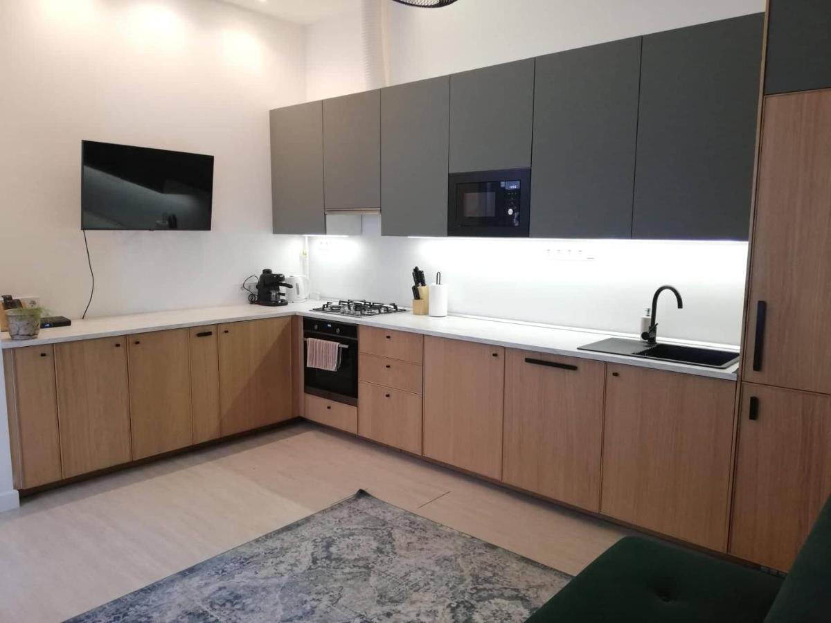 2 Bedroom Stylish Apartment In Buda بودابست المظهر الخارجي الصورة